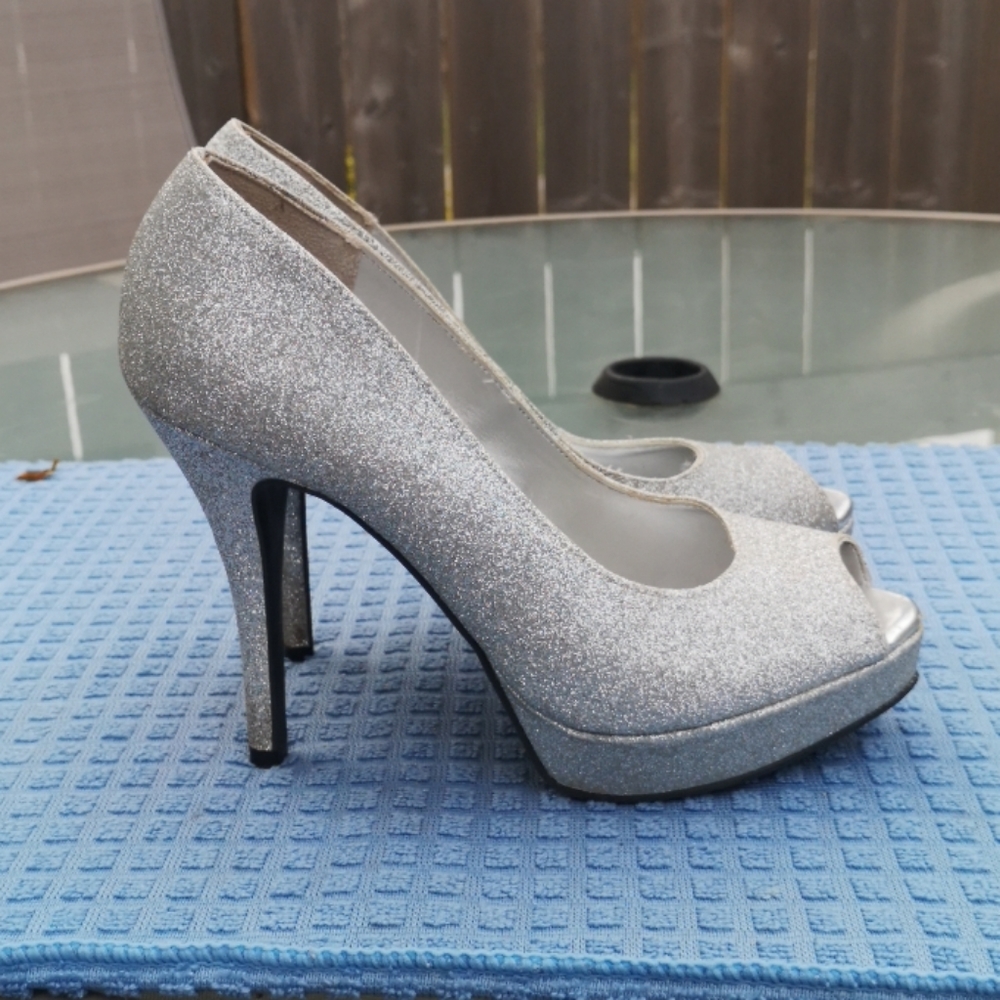 Shoes - Picture 2 of 3